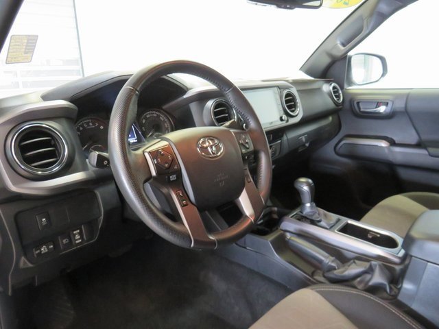 2023 Toyota Tacoma TRD Off-Road photo 3