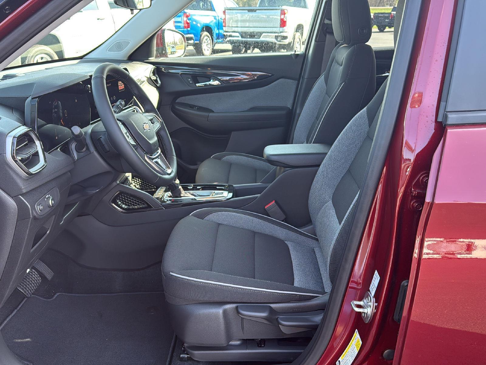 2025 Chevrolet Trailblazer LT photo 8