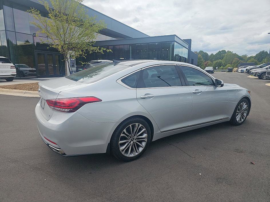 2016 Hyundai Genesis 3.8 RWD photo 4