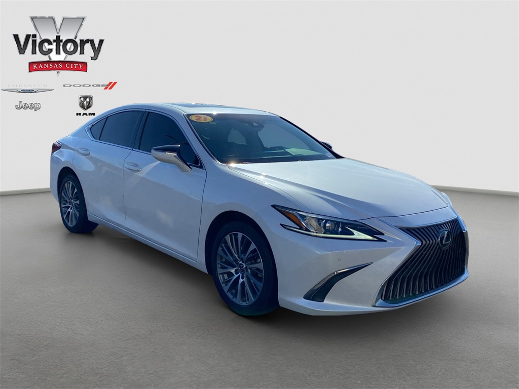 2021 Lexus ES 250's photo
