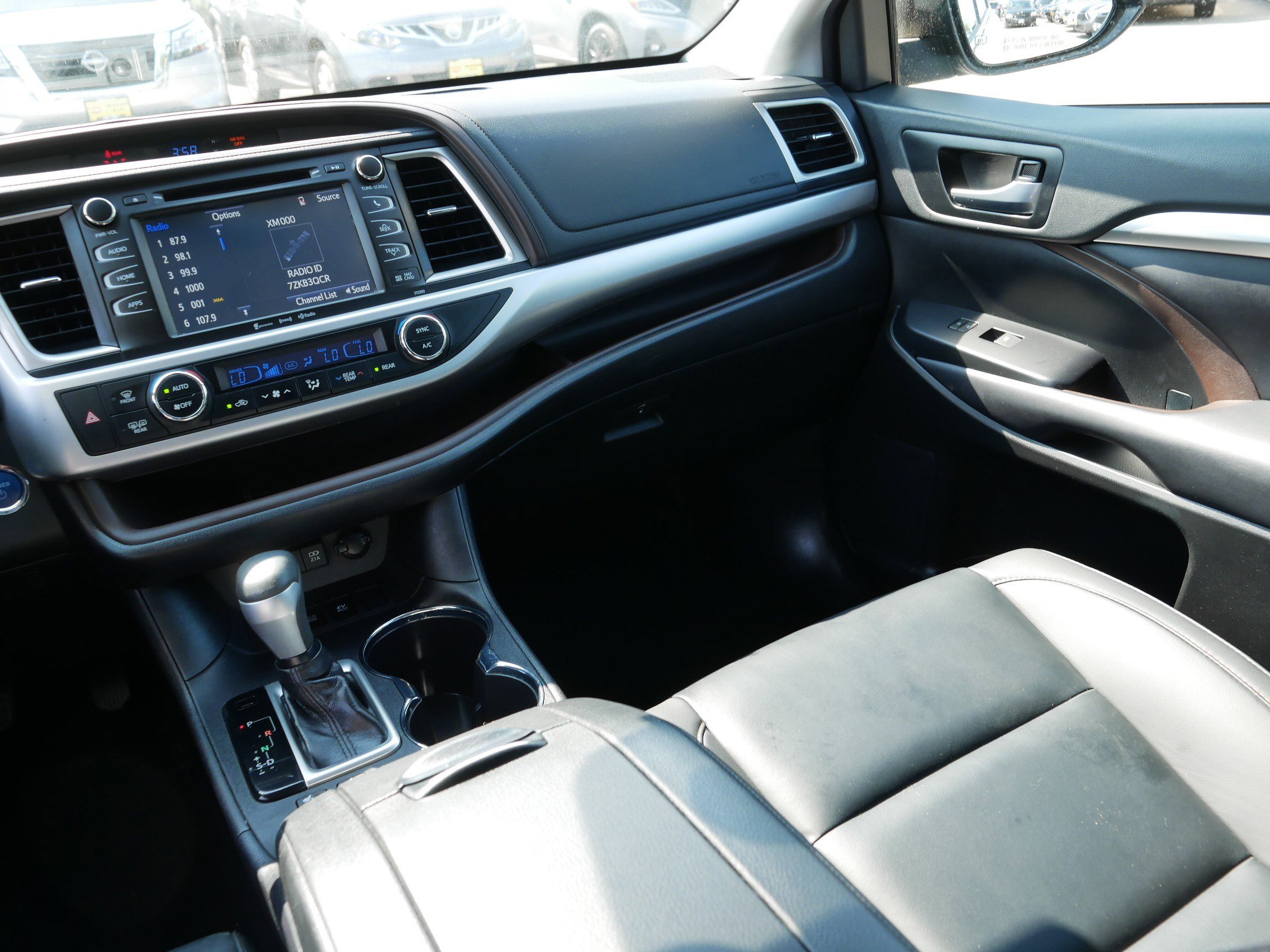 2019 Toyota Highlander Hybrid XLE photo 9