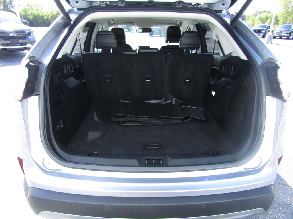 2023 Ford Edge SEL photo 3