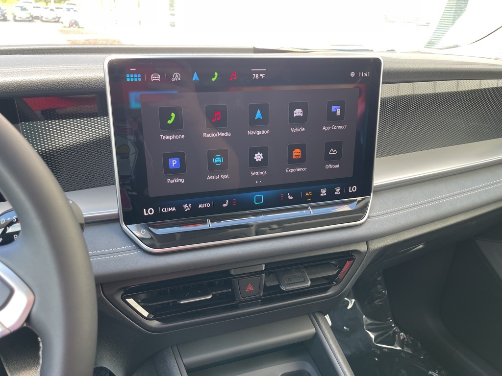 2025 Volkswagen Tiguan SE photo 4