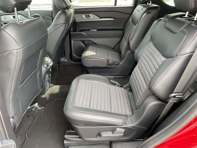 2025 Ford Explorer ST-Line photo 6