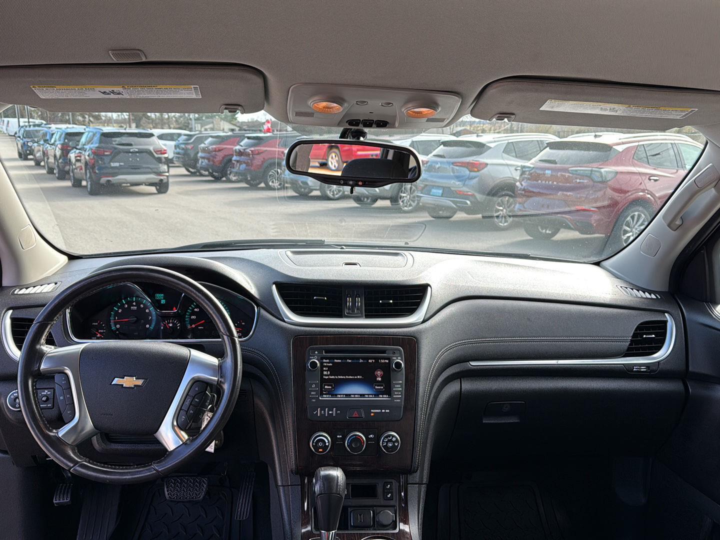 2017 Chevrolet Traverse 1LT photo 4