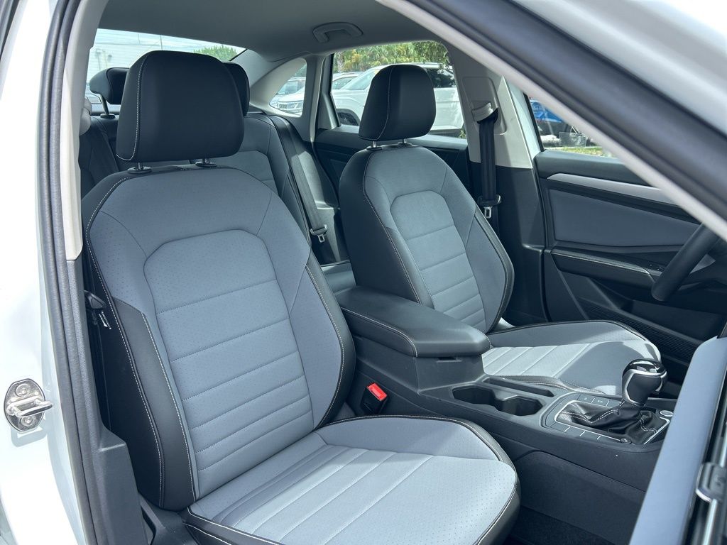 2025 Volkswagen Jetta 1.5T SE photo 37
