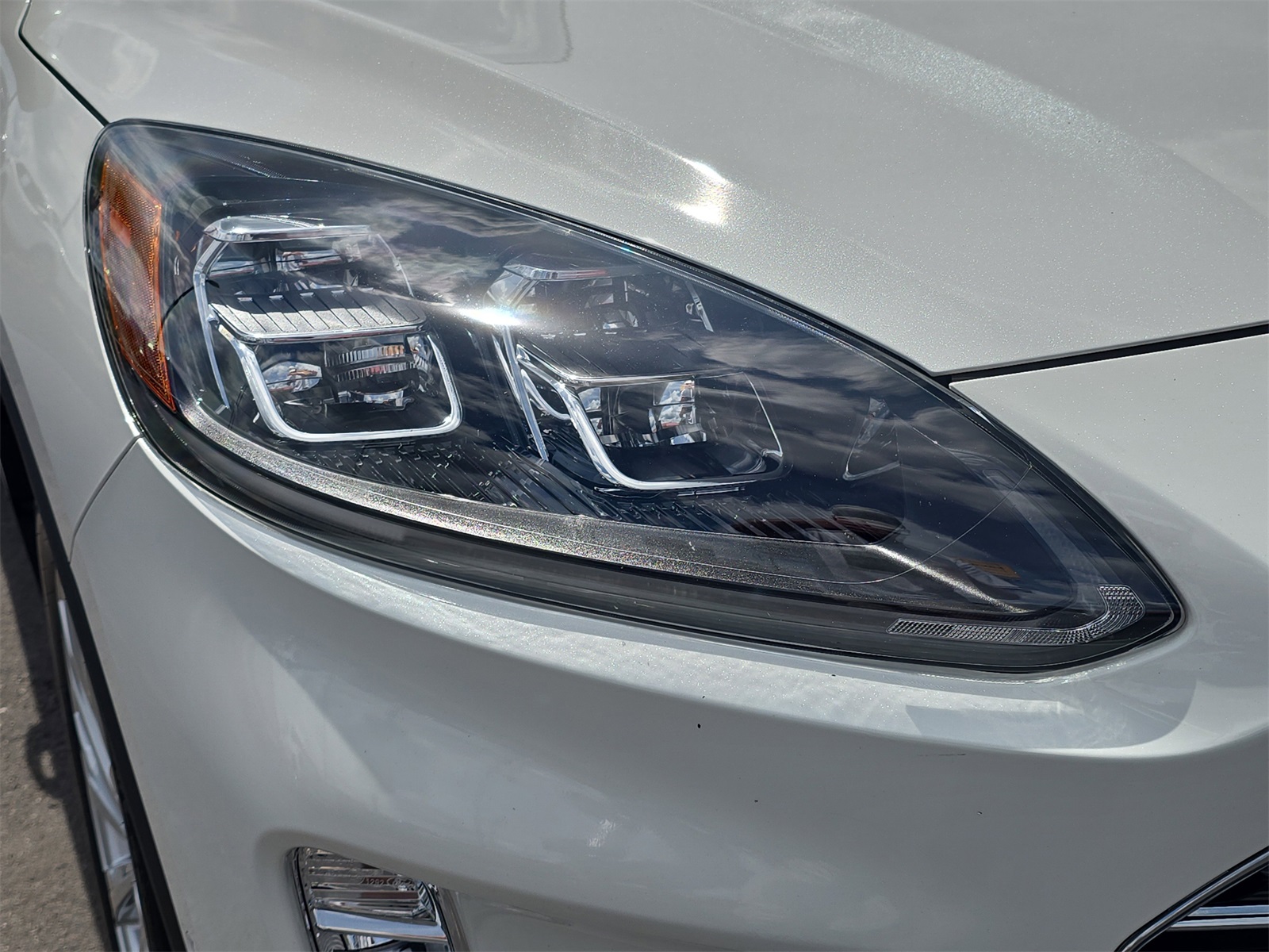 2021 Ford Escape Titanium photo 4