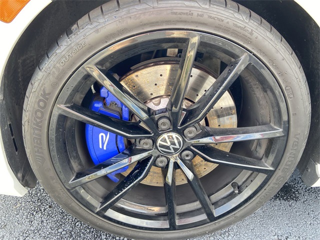 2024 Volkswagen Golf R photo 2