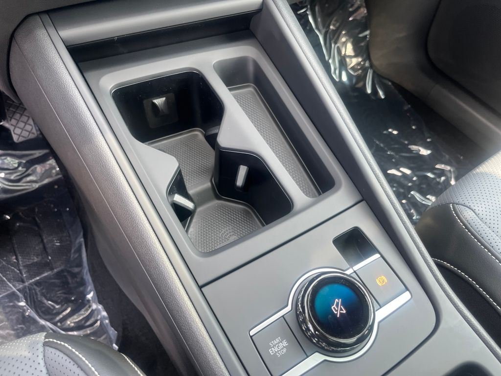 2025 Volkswagen Tiguan SE photo 14