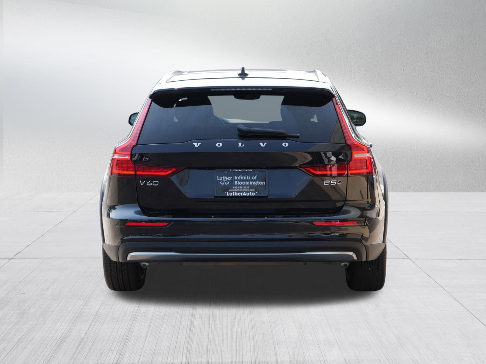 2024 Volvo V60 Cross Country Plus photo 6