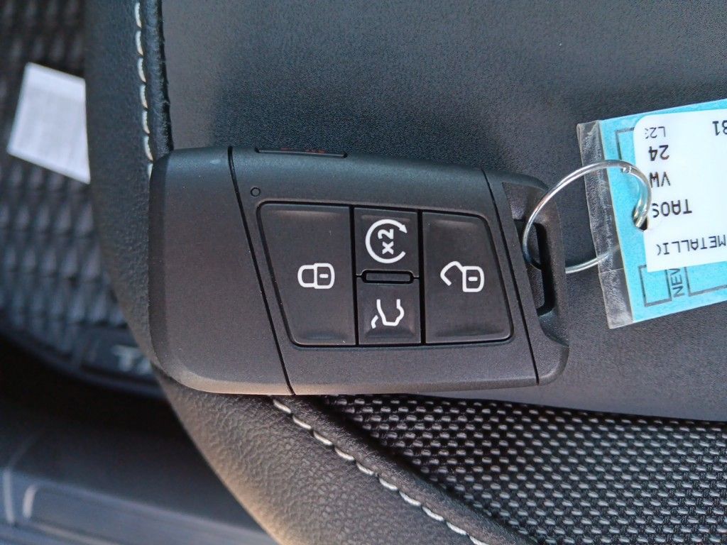 2024 Volkswagen Taos SE photo 25