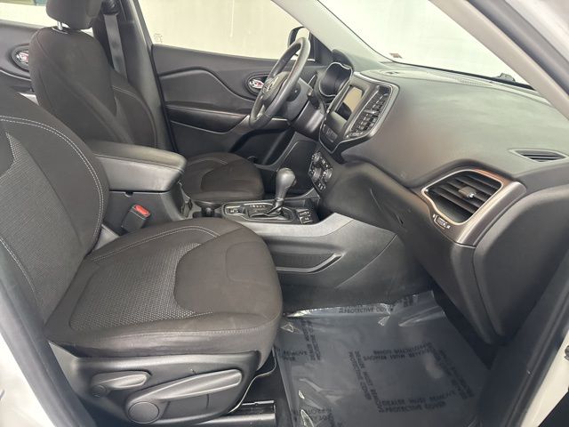 2019 Jeep Cherokee Latitude photo 22