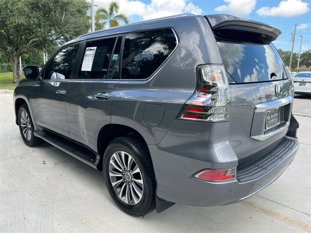 2022 Lexus GX 460 Luxury photo 3