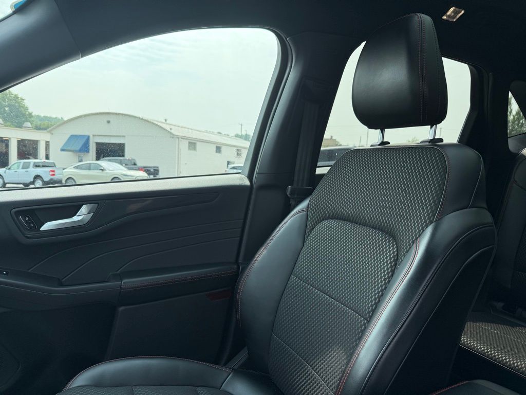 2023 Ford Escape ST-Line photo 25