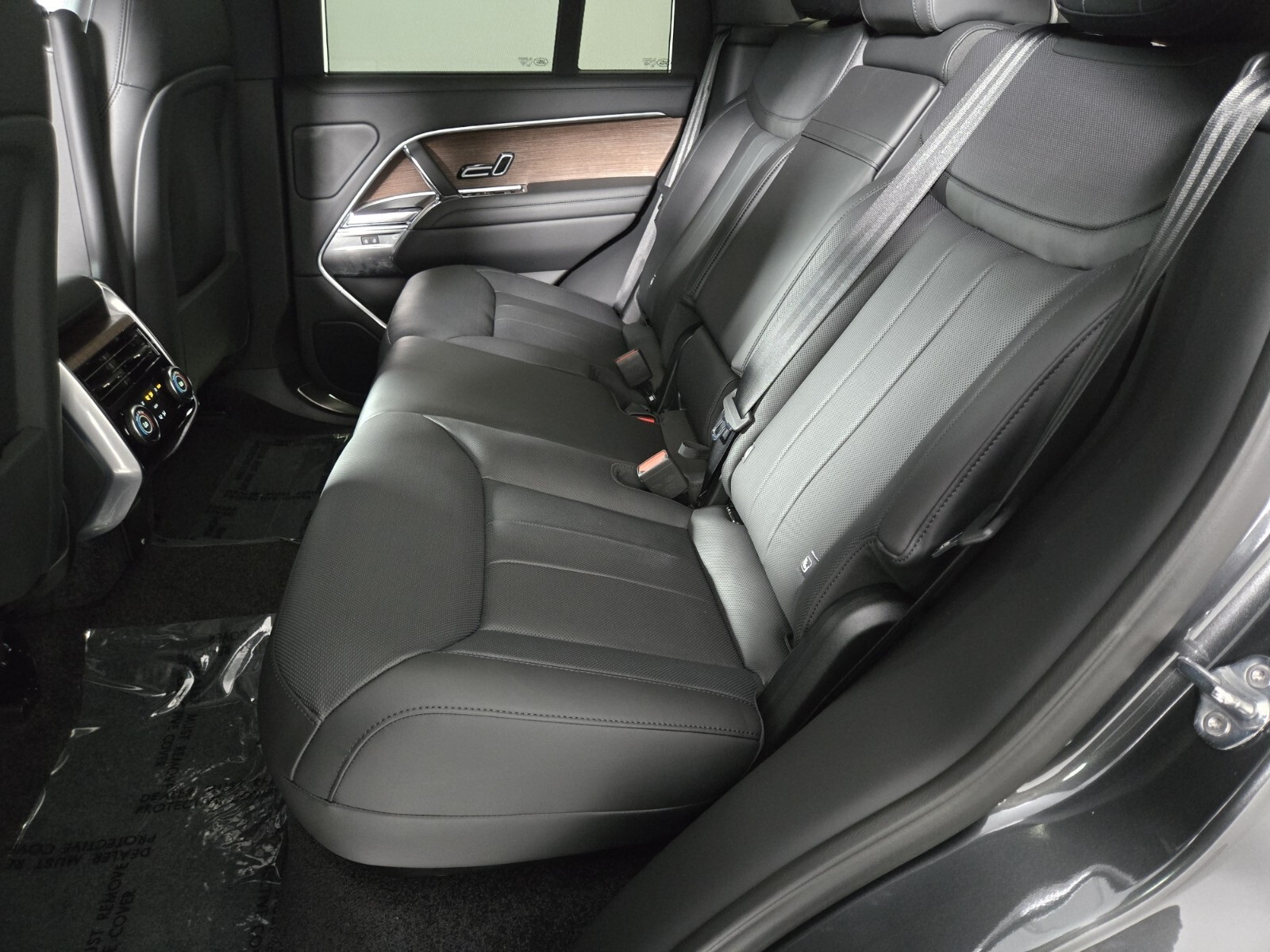 2025 Land Rover Range Rover SE photo 4