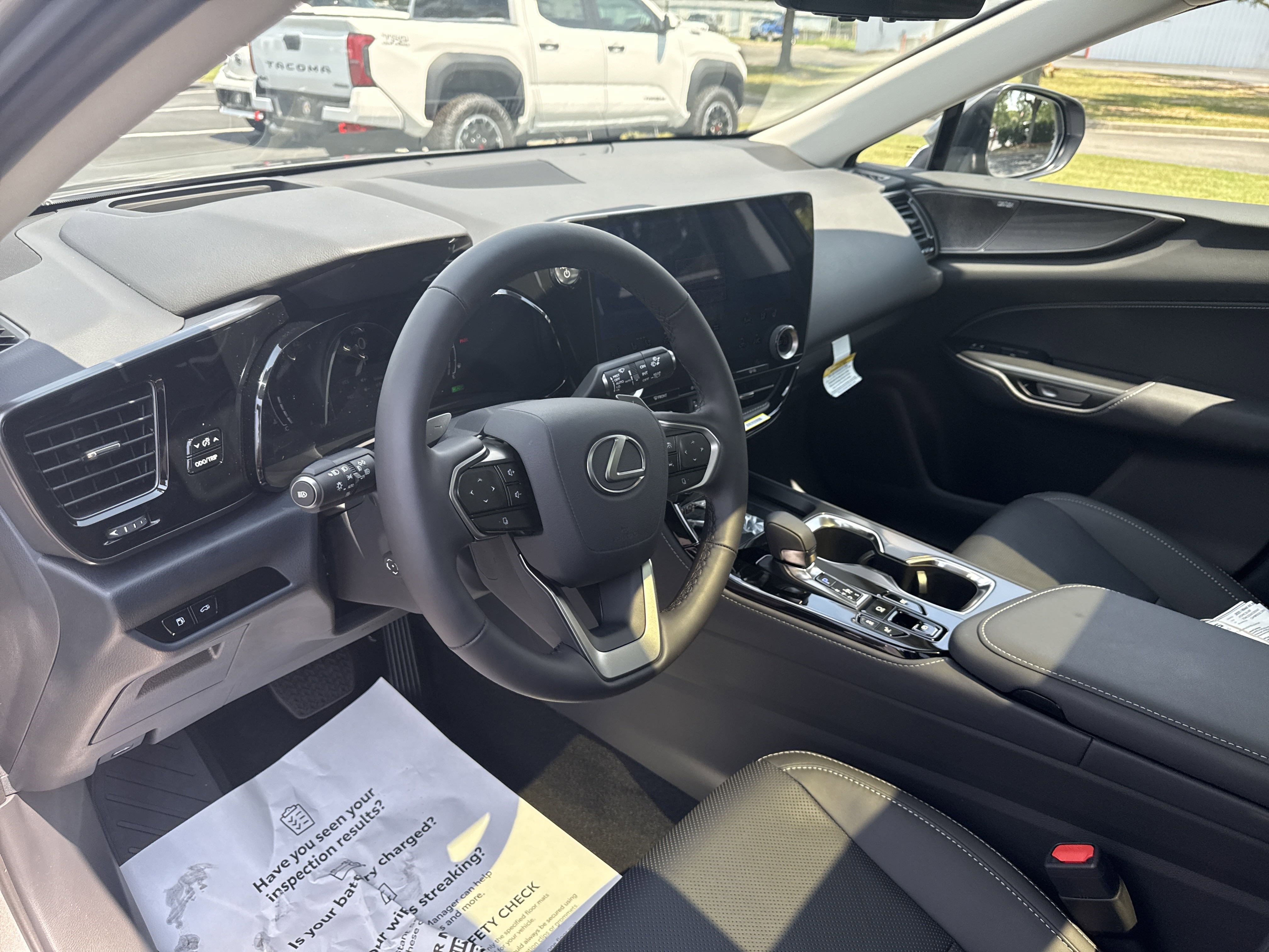 2025 Lexus NX 350h Luxury AWD photo 11