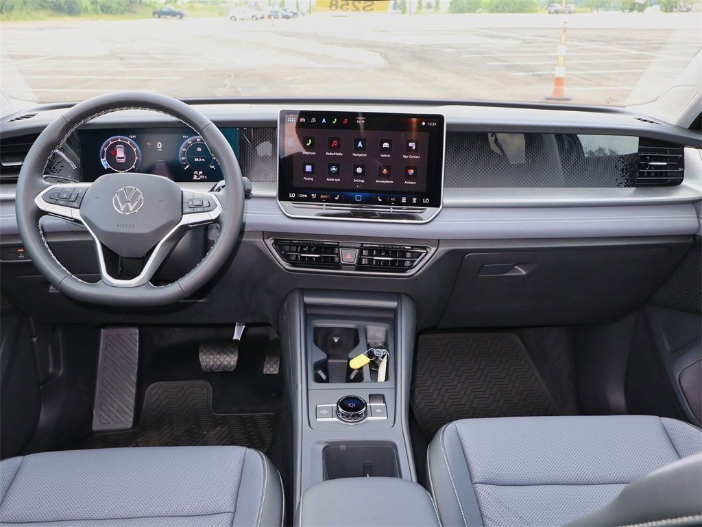 2025 Volkswagen Tiguan SE photo 16