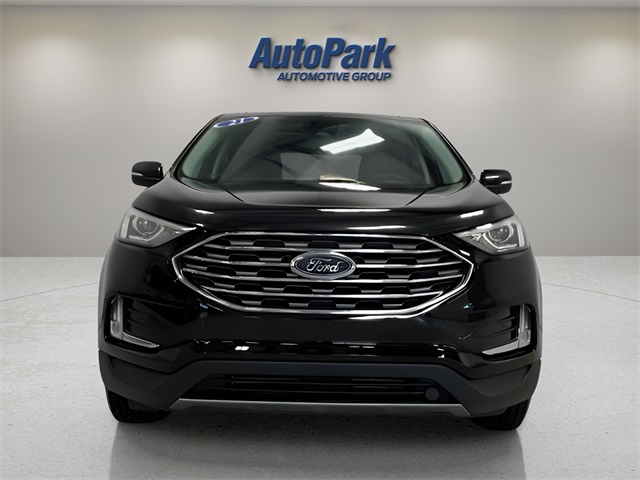2021 Ford Edge Titanium photo 2