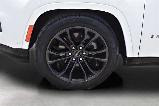 2024 Jeep Grand Wagoneer II photo 9