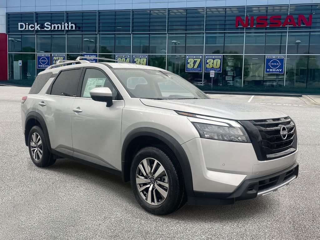2025 Nissan Pathfinder SL's photo
