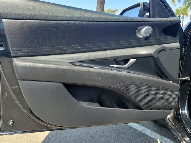 2023 Hyundai Elantra SEL photo 19