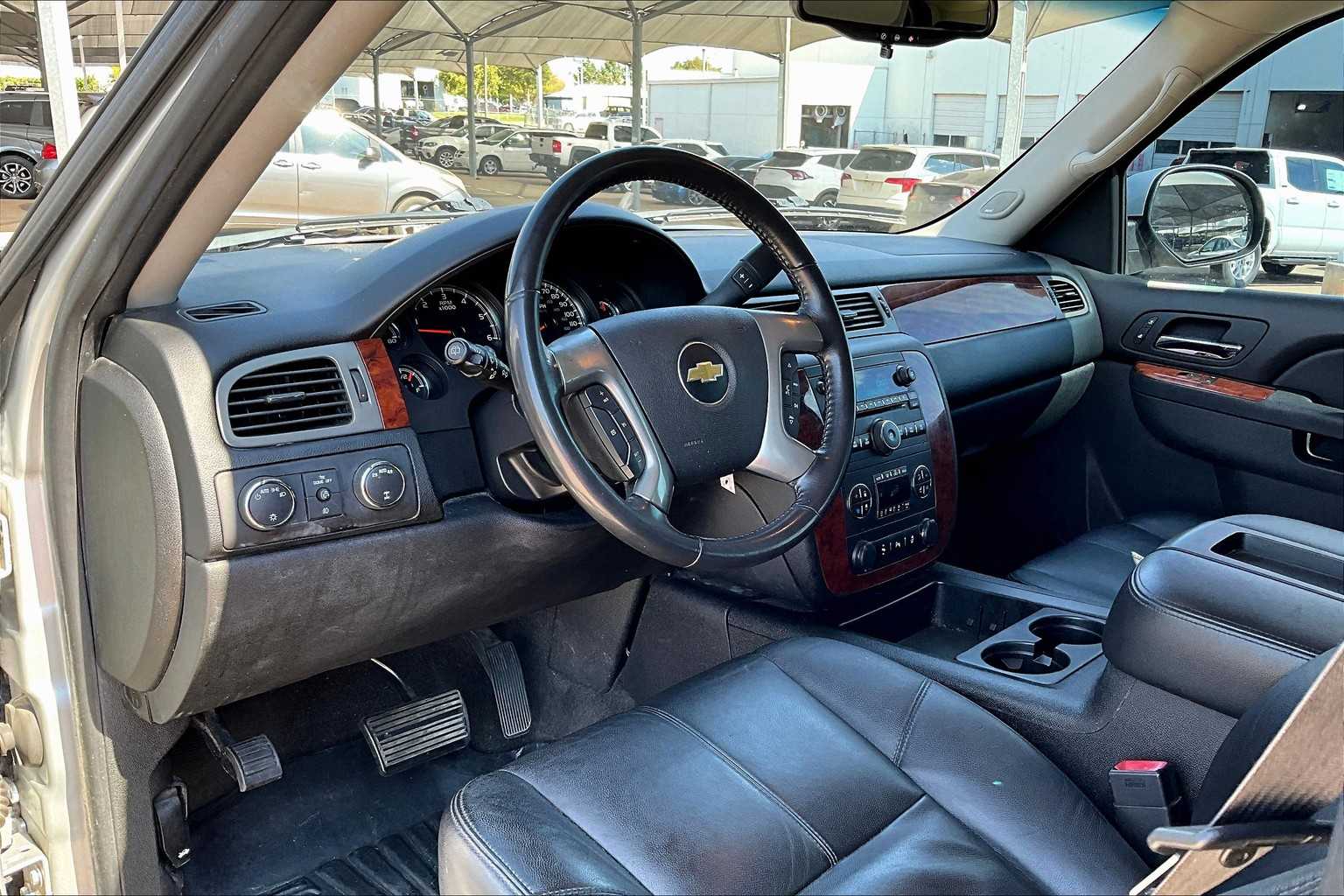 2012 Chevrolet Suburban LT photo 15