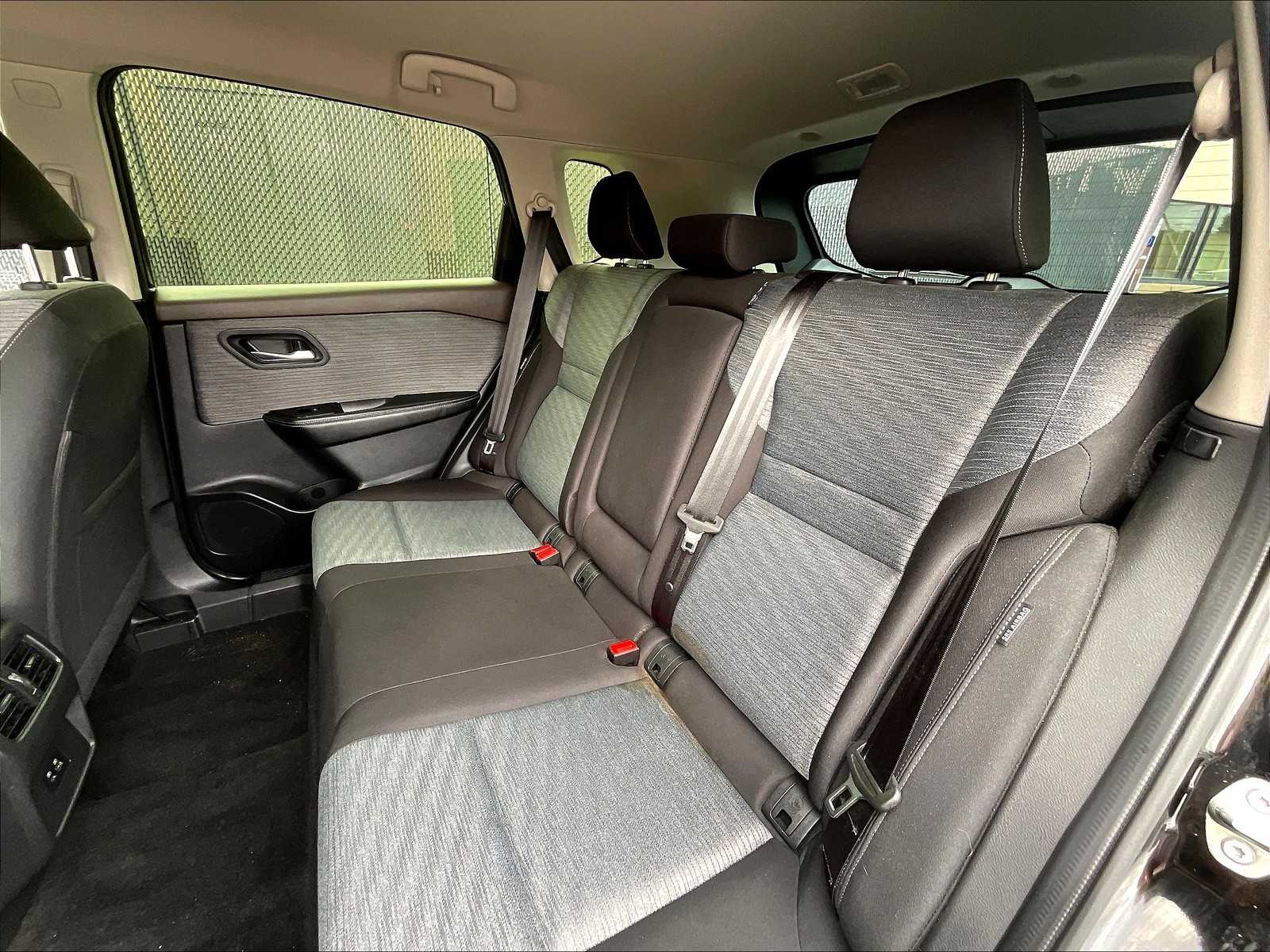 2023 Nissan Rogue SV photo 13