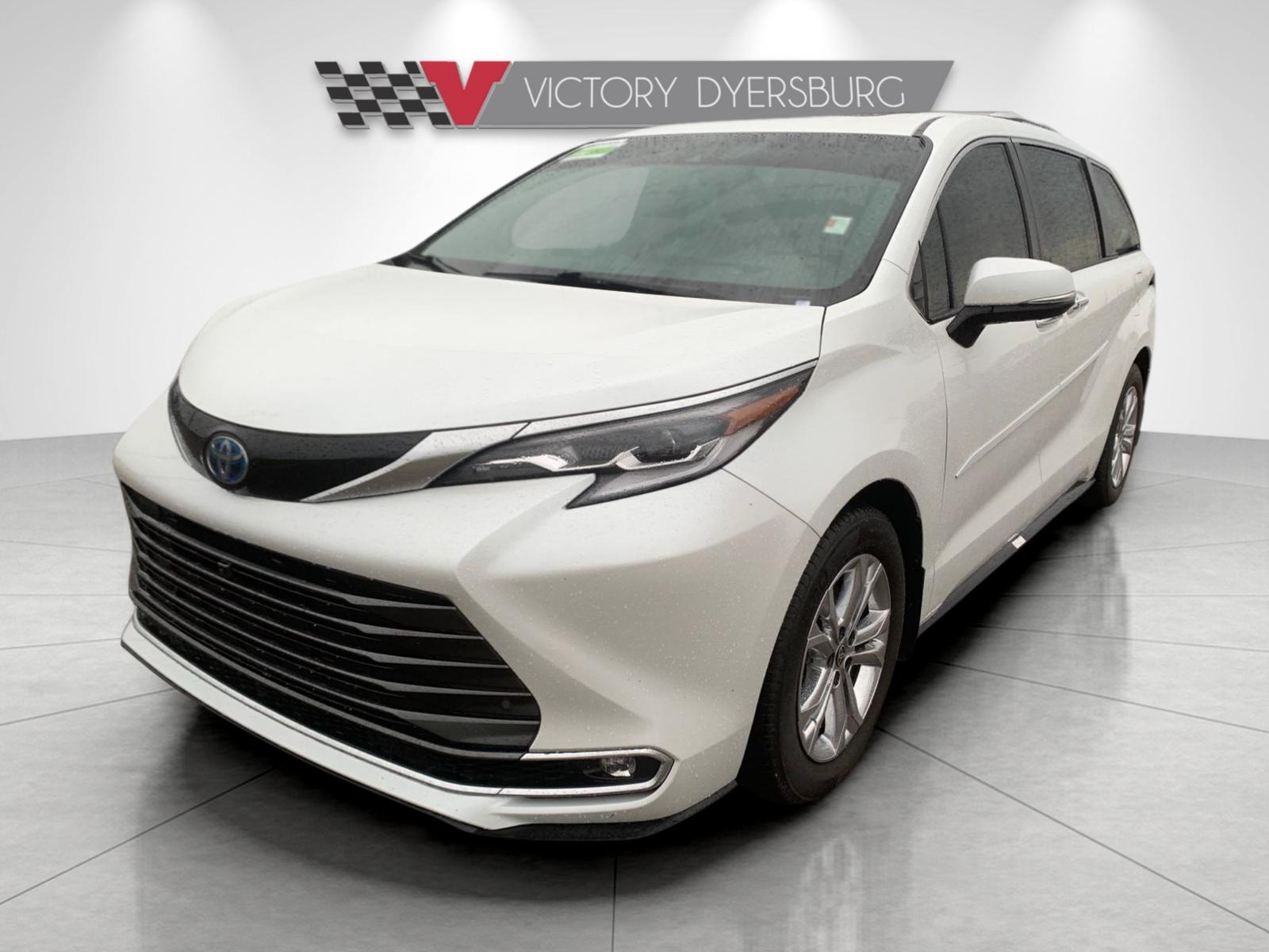 2022 Toyota Sienna Platinum photo 3