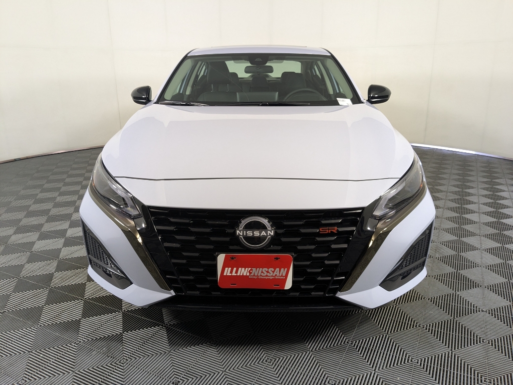 2025 Nissan Altima SR photo 2