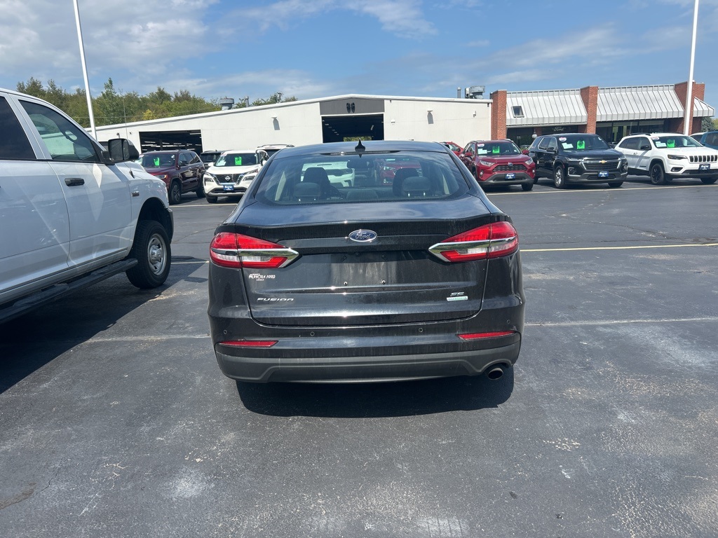 2019 Ford Fusion SE photo 4