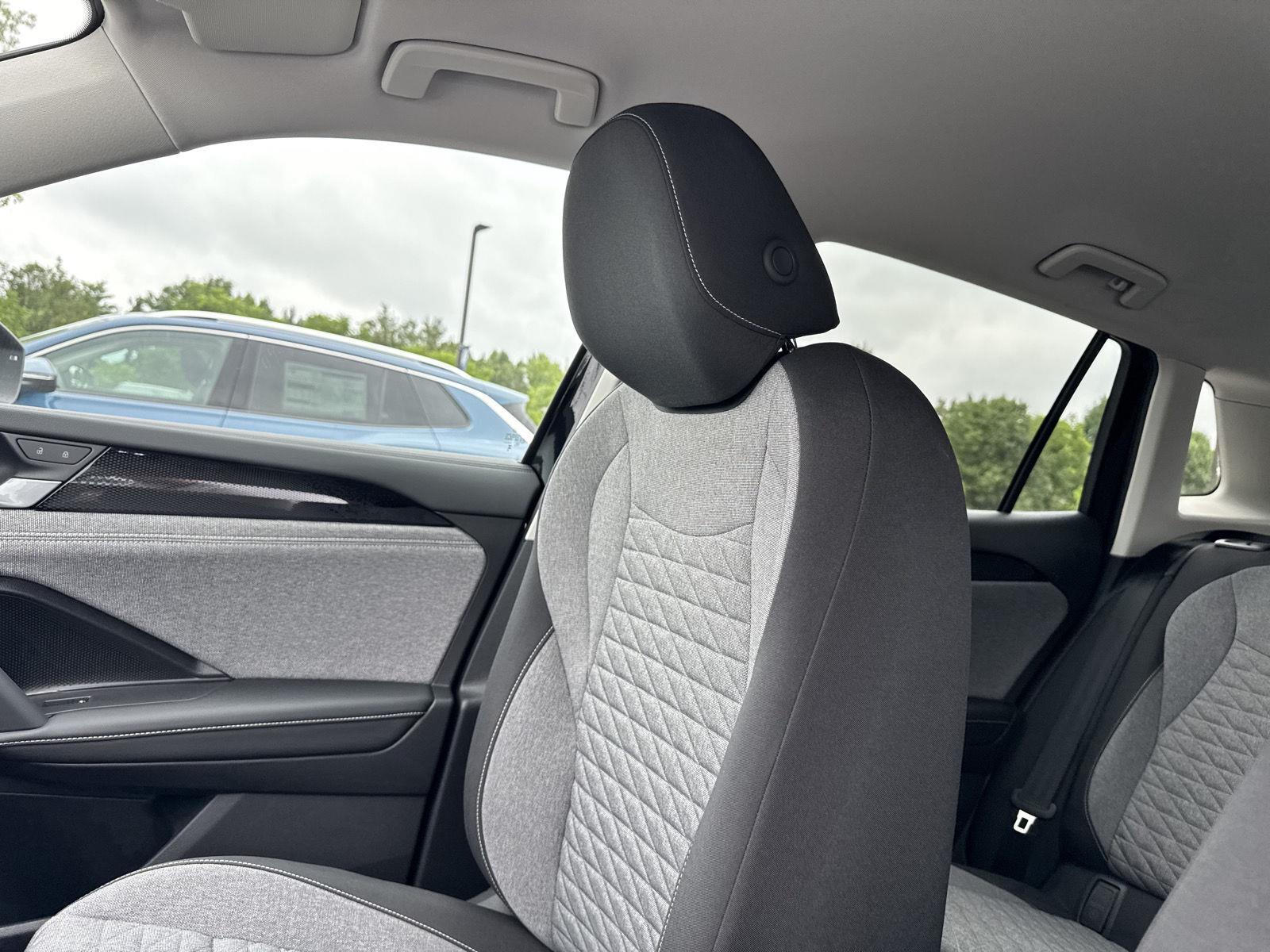 2025 Volkswagen Tiguan S photo 17