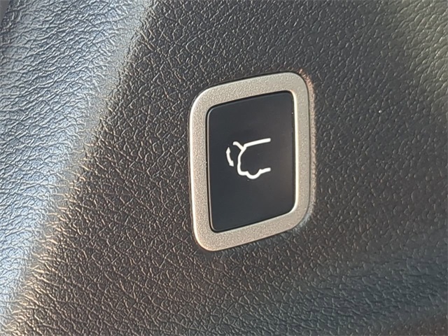 2025 Chrysler Voyager LX photo 13