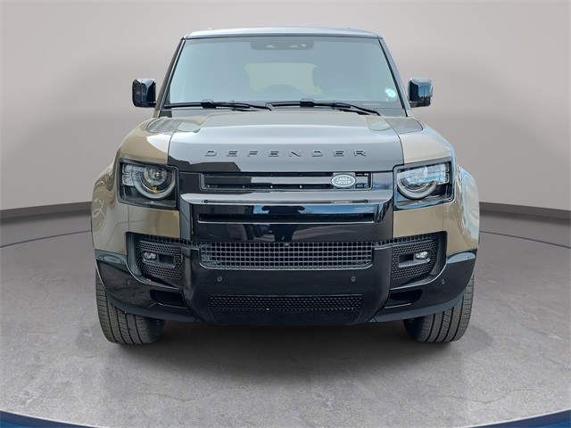 2025 Land Rover Defender 130 X photo 2