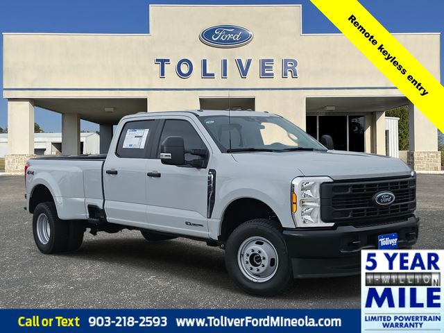 2026 Ford F-350 Super Duty XL's photo