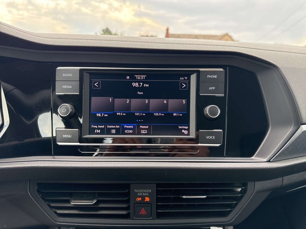 2024 Volkswagen Jetta 1.5T SE photo 11