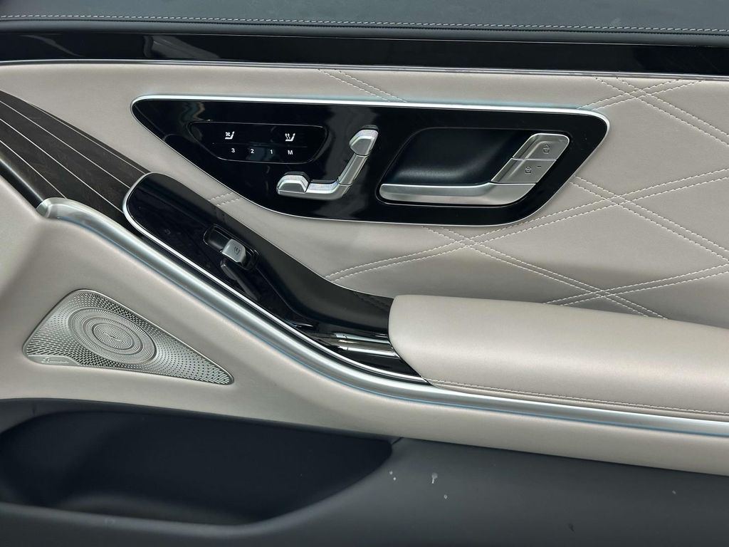 2025 Mercedes Benz S Maybach 680 photo 4