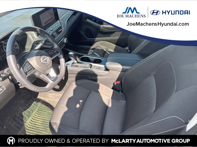 2023 Nissan Altima 2.5 SV photo 8