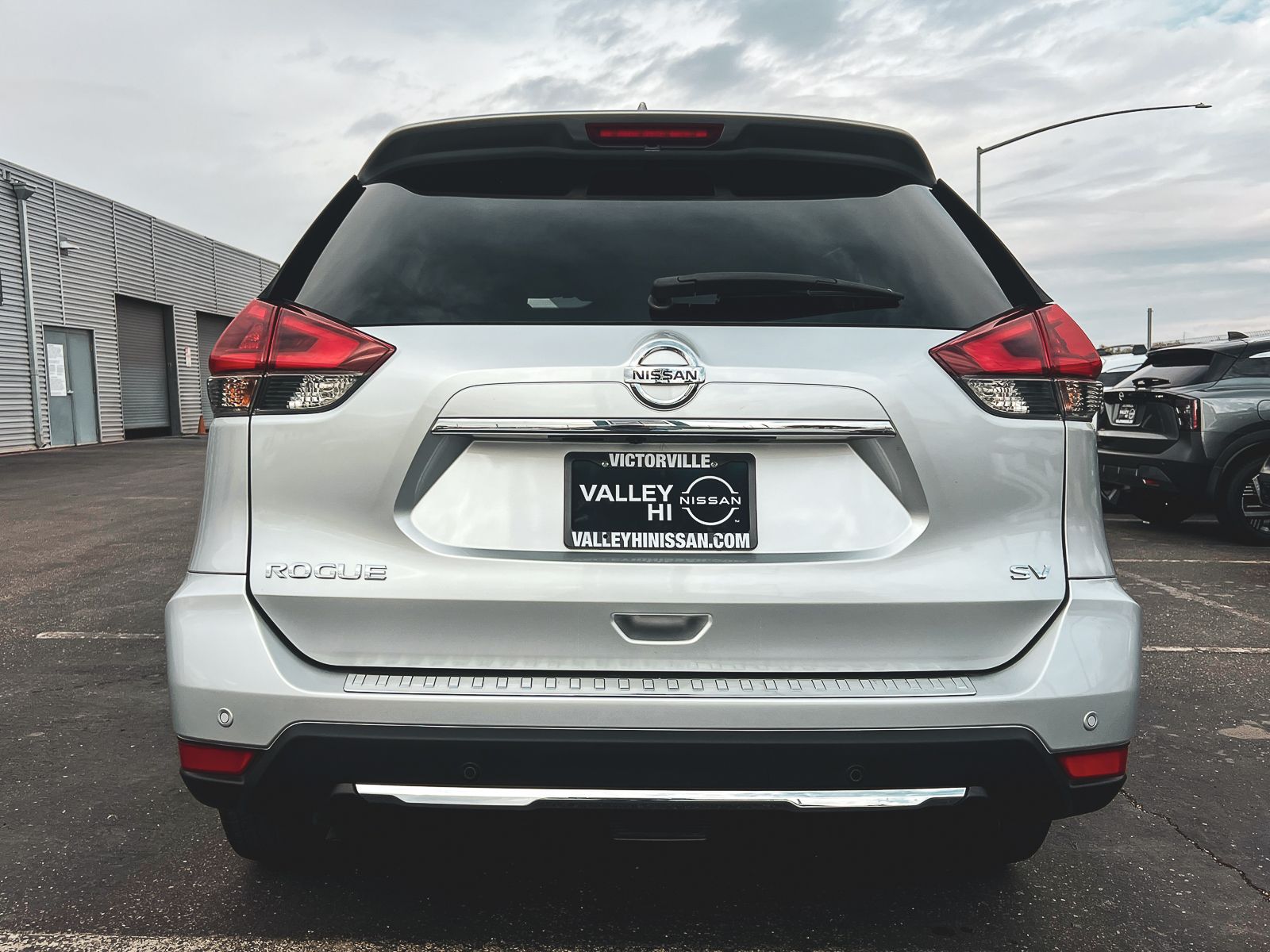 2019 Nissan Rogue SV photo 3