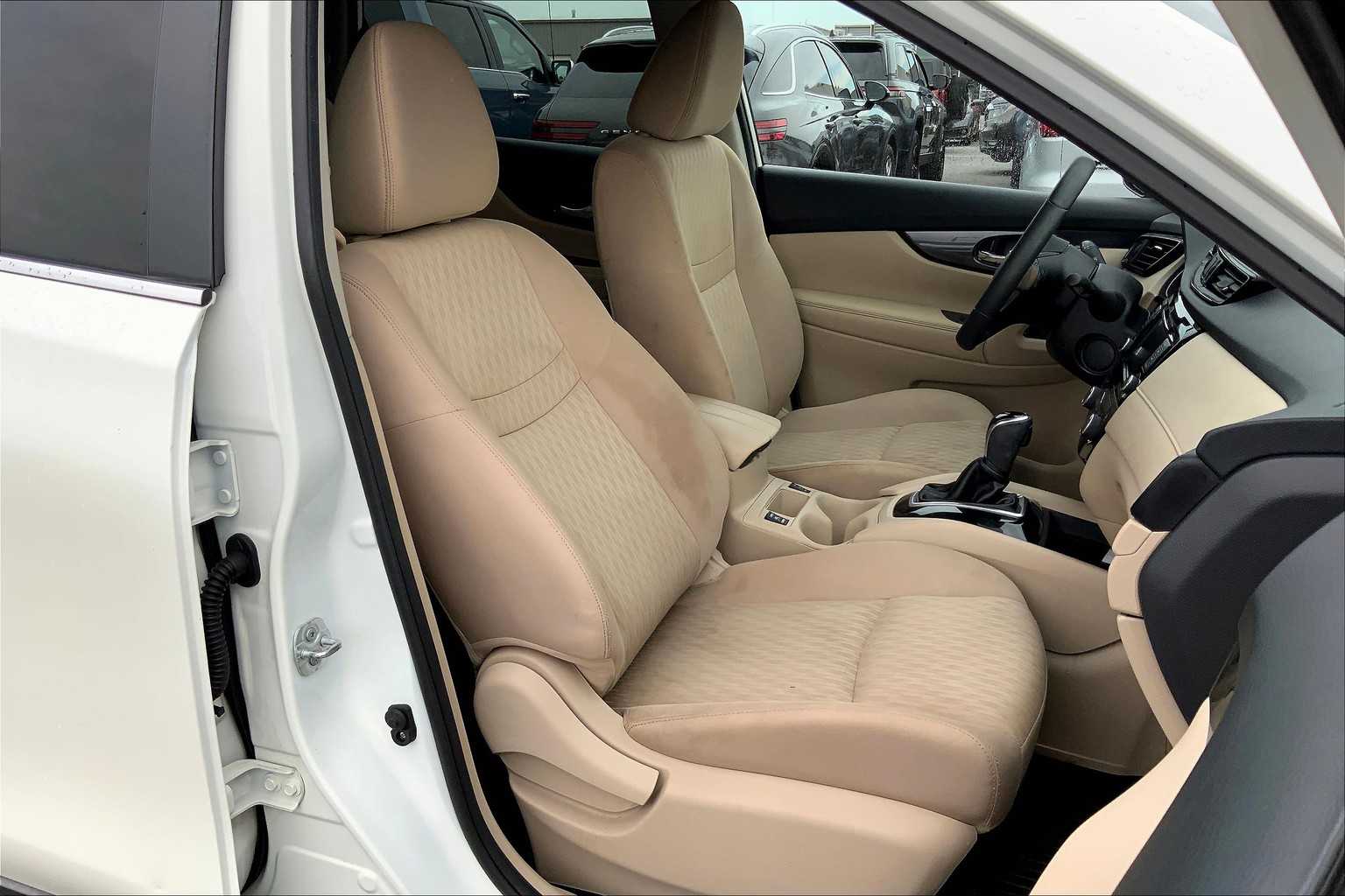 2018 Nissan Rogue SV photo 8