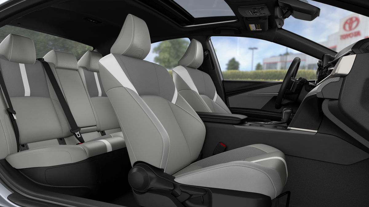 2025 Toyota Camry SE photo 14