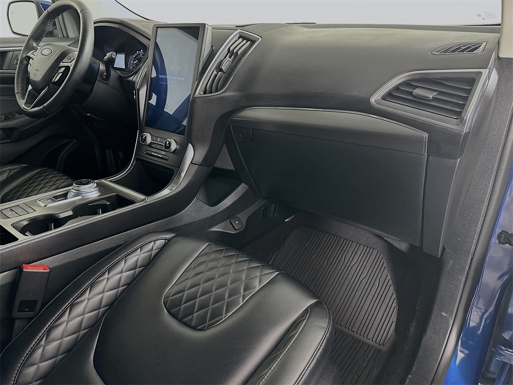 2024 Ford Edge Titanium photo 28
