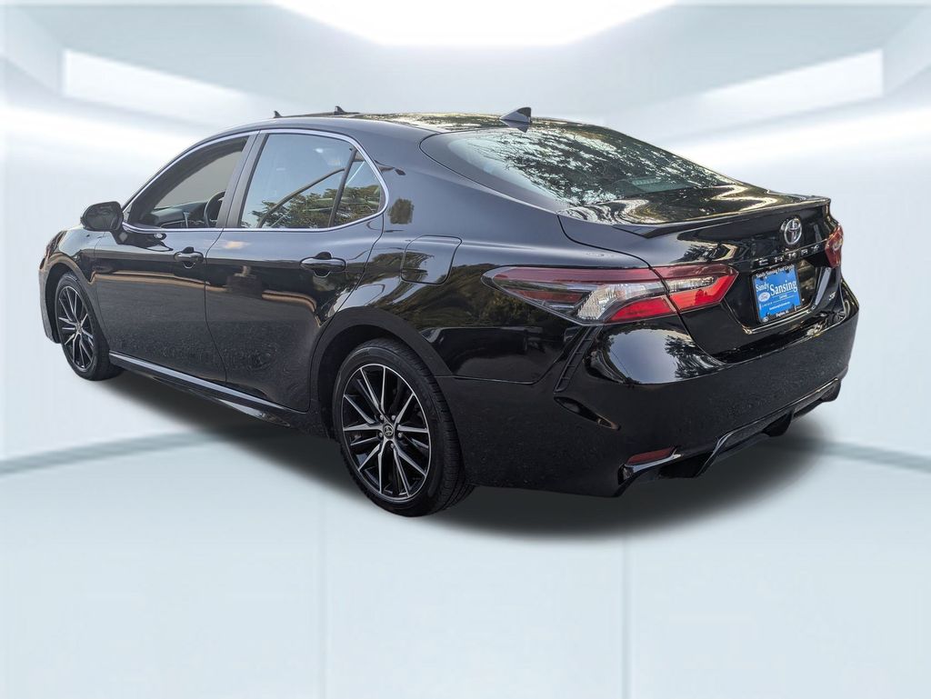 2022 Toyota Camry SE photo 3