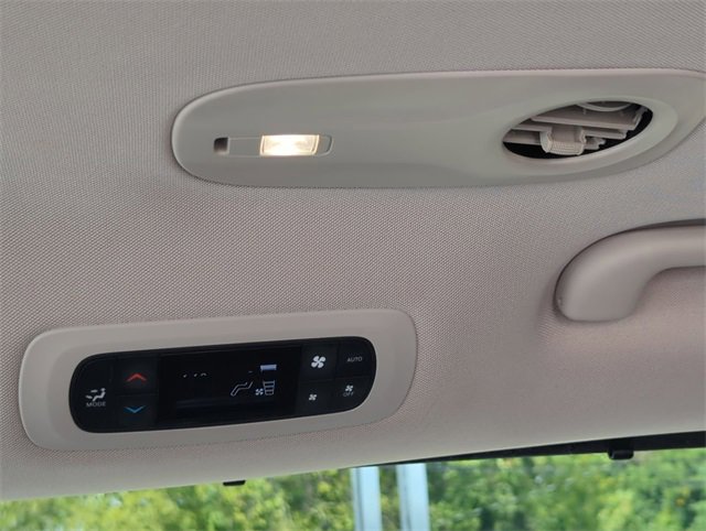 2022 Chrysler Pacifica Touring L photo 11