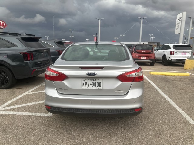 Used 2014 Ingot Silver Metallic Ford SE image 7