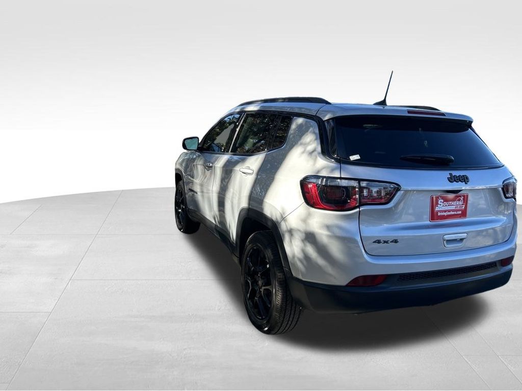 2026 Jeep Compass Latitude Altitude photo 4