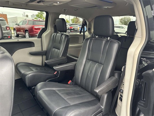 2014 Chrysler Town & Country photo 25