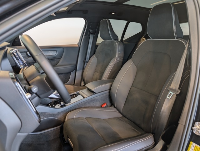 2023 Volvo XC40 Recharge Ultimate photo 14