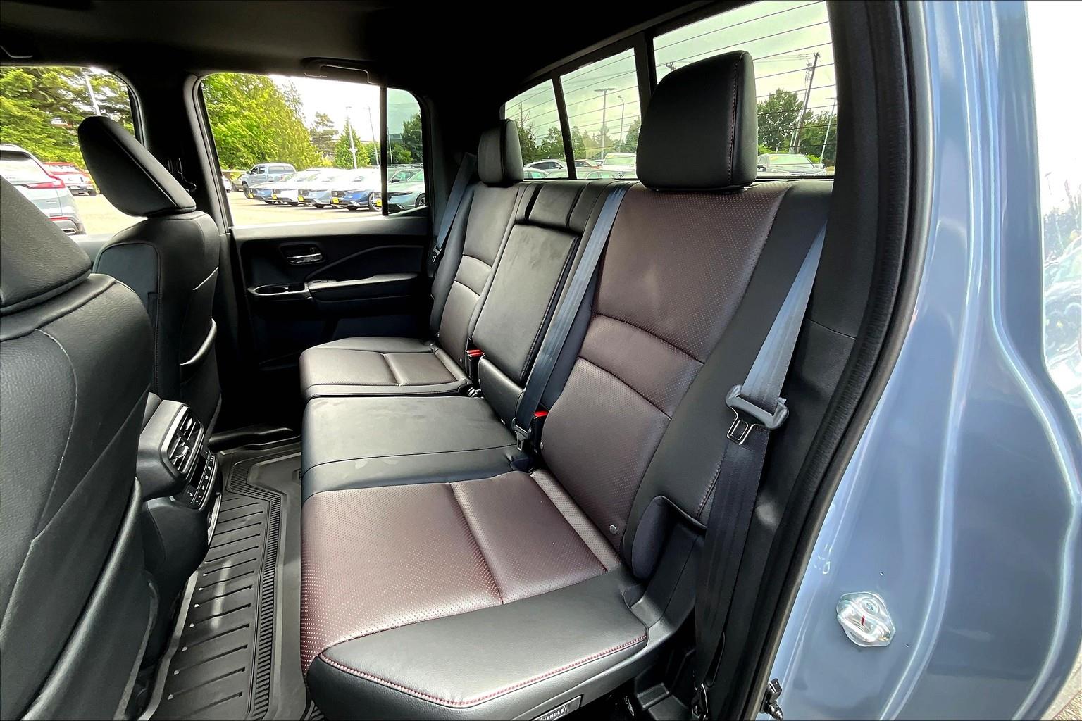 2025 Honda Ridgeline Black Edition photo 10