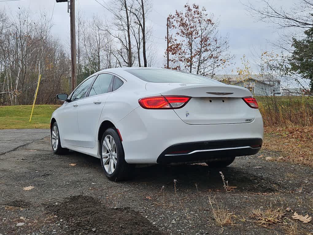 2015 Chrysler 200 Limited photo 3