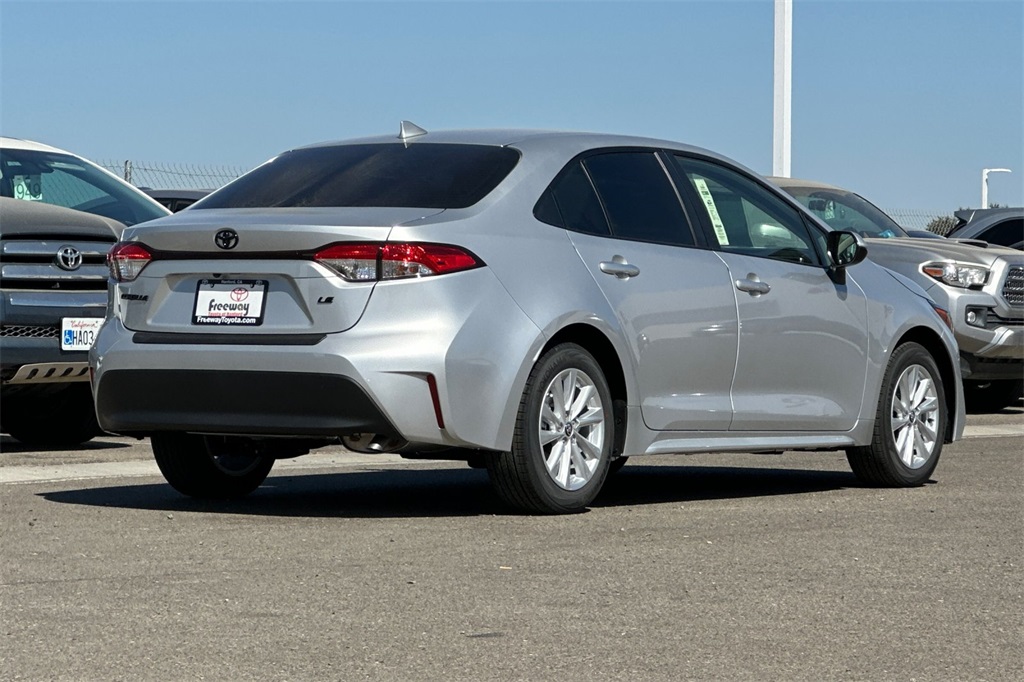 2025 Toyota Corolla LE photo 4